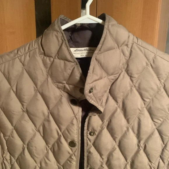 Eddie Bauer Women's Quilted Vest - Picture 4 of 9